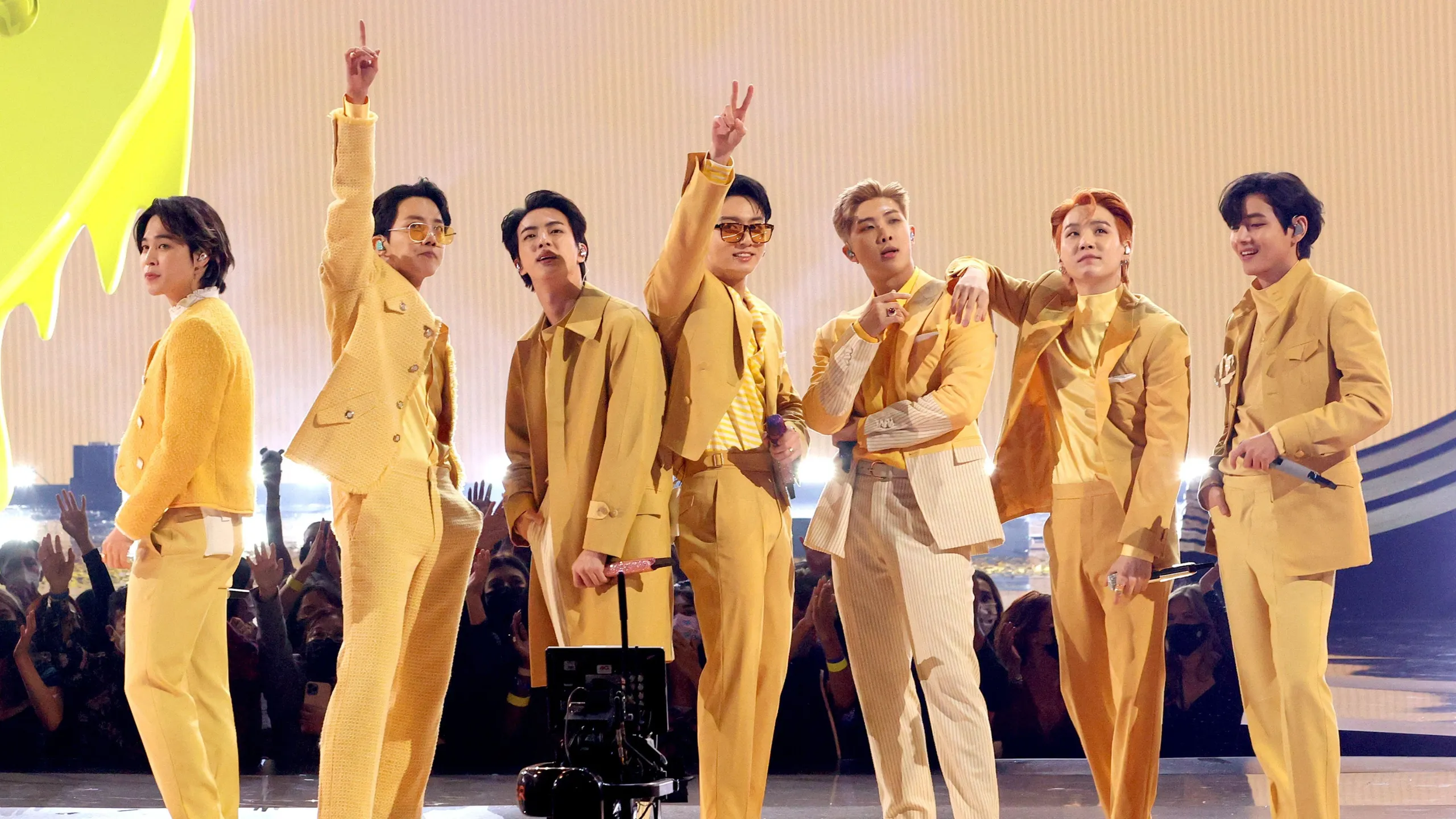 BTS-outfits.webp