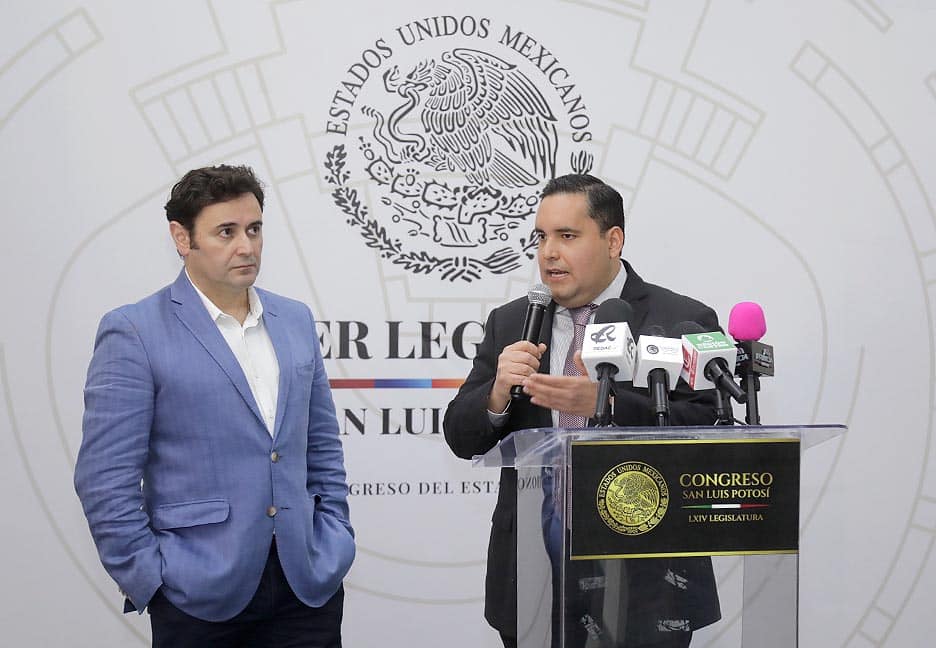 https://php.centraldemedios.cloud/imagenes/Emilio%20Rosas%20plantea%20una%20Ley%20de%20Econom%C3%ADa%20Circular%20para%20que%20los%20residuos%20de%20San%20Luis%20Potos%C3%AD%20vuelvan%20a%20las%20cadenas%20productivas%20como%20insumos.jpeg