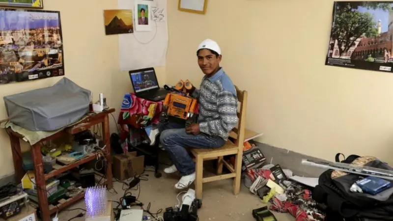 https://php.centraldemedios.cloud/imagenes/La%20historia%20de%20Esteban%20Quispe%2C%20el%20joven%20detr%C3%A1s%20del%20Wall-E%20boliviano.webp
